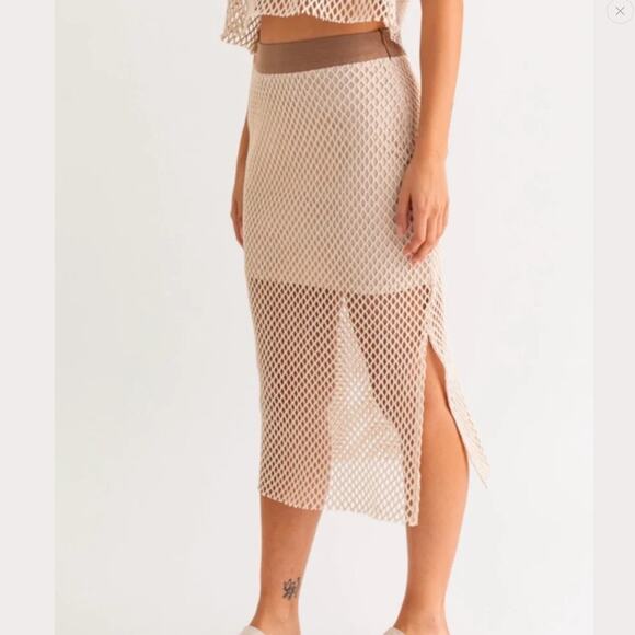 Elegant Cream Tank Top & Midi Skirt Set - Picture 4 of 14